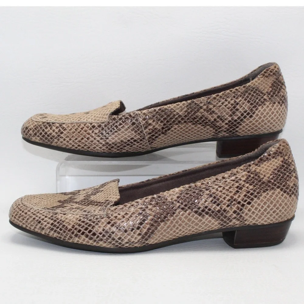 Clarks Artisan Snakeskin Embossed Leather Loafers Tan Brown 26064133 Womens 9.5M